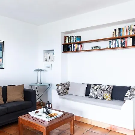 Sleeps 2 Air Con Wifi Willa