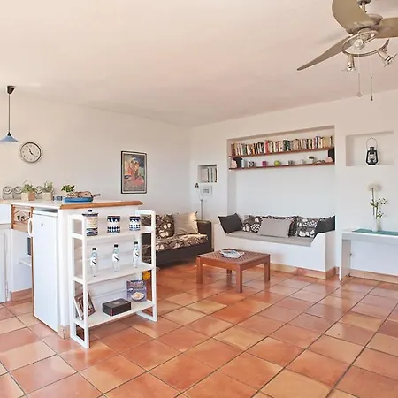 Sleeps 2 Air Con Wifi *